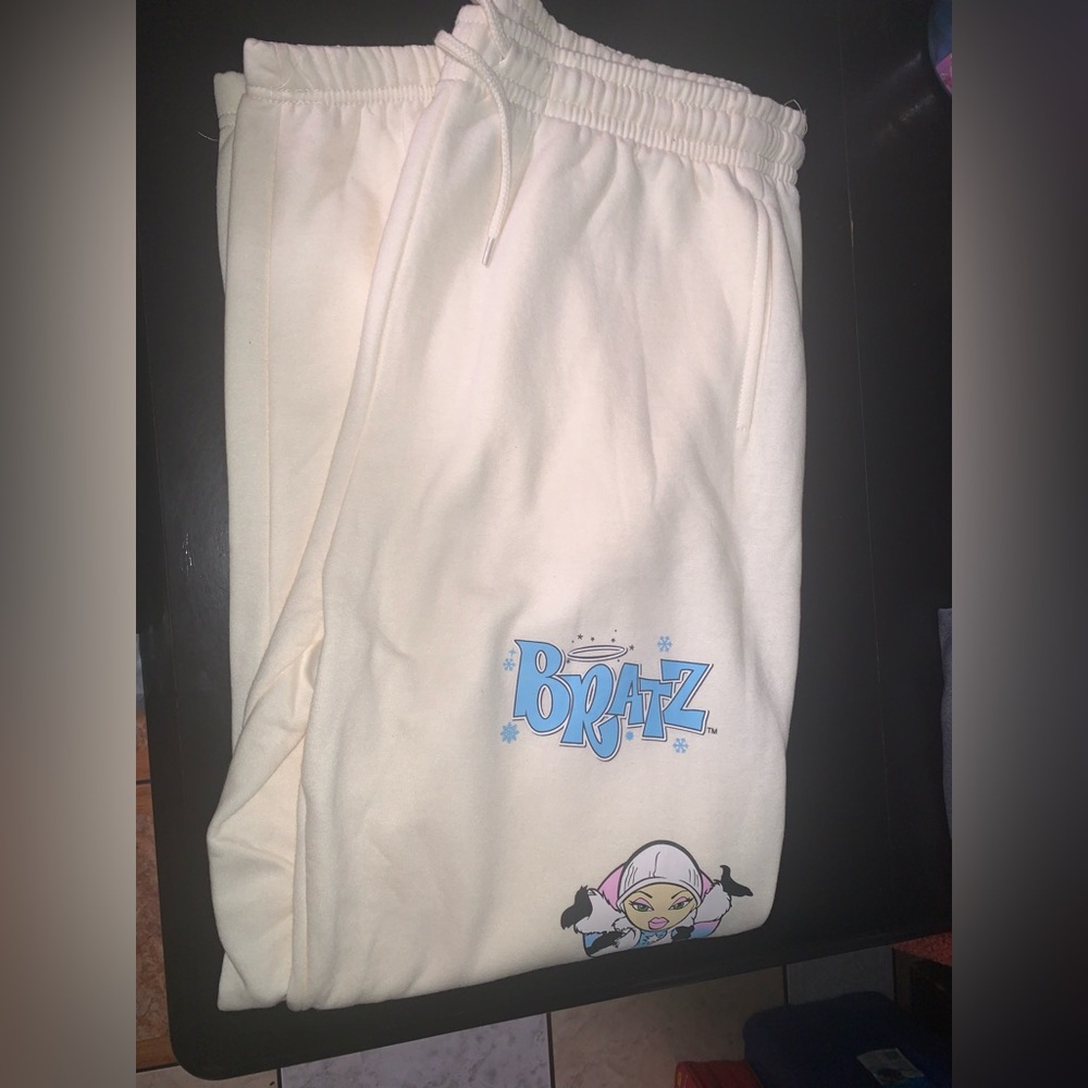 Bratz Cream Sweatpants Women’s